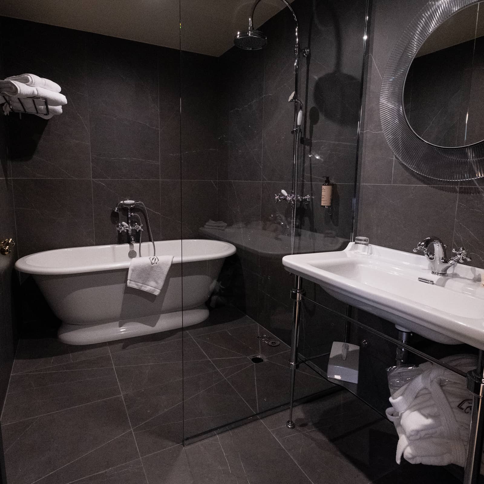 Bathroom in a fancy accommodation near Hossegor and Biarritz